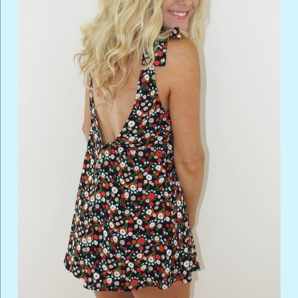 1 left Black Floral Romper in large - Picture 4 of 7